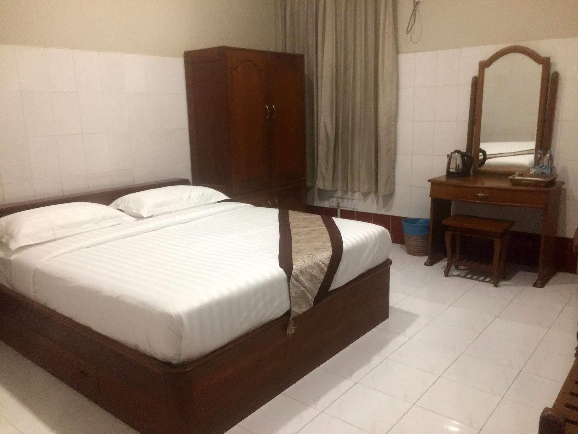 Ruby Garden Hotel Янгон Экстерьер фото