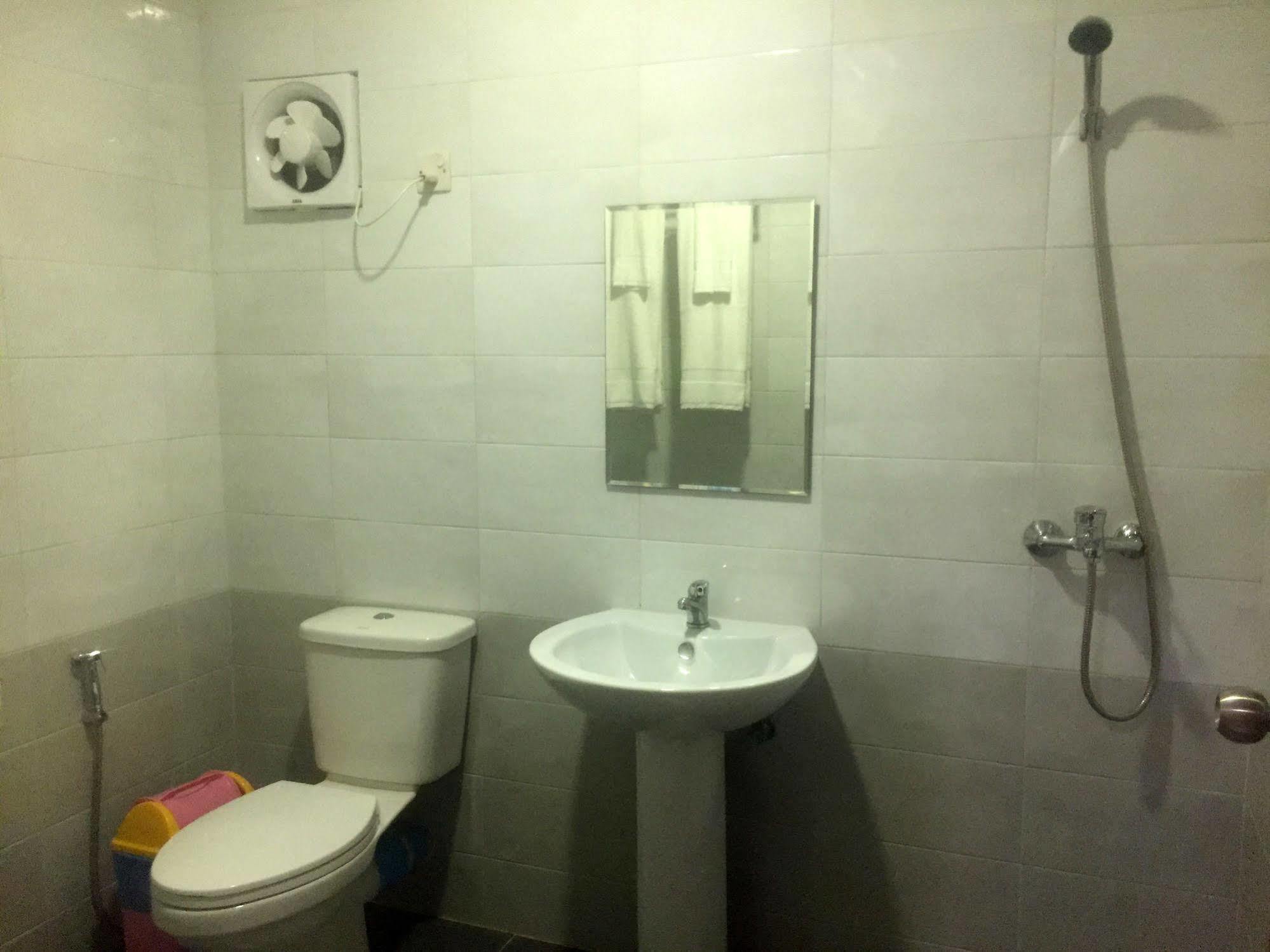 Ruby Garden Hotel Янгон Экстерьер фото