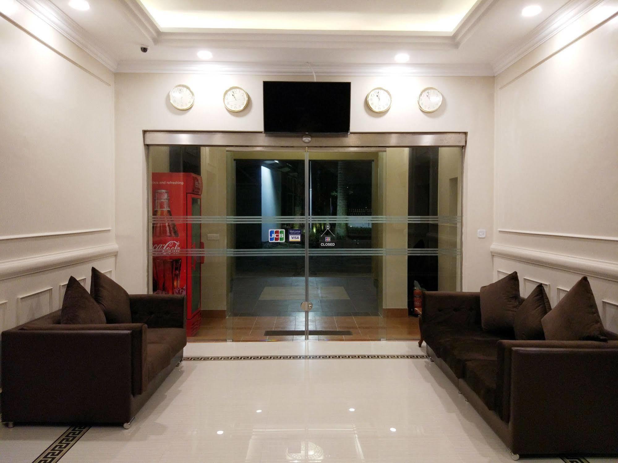 Ruby Garden Hotel Янгон Экстерьер фото